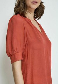 PEPPERCORN PCBECKETT V-NECK - Blúzka -  apricot