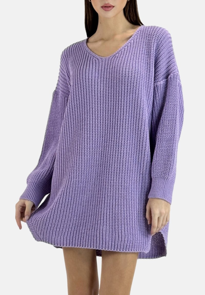 Lichtpaarse oversized sweaterjurk met een V-hals, geribbelde textuur, lange mouwen en zijsplitten voor meer bewegingsvrijheid.