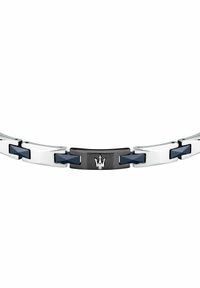 Armbånd i rustfrit stål med vekslende sølv- og sorte led, mørkeblå accenter og et centralt sort emblem med et trident symbol.