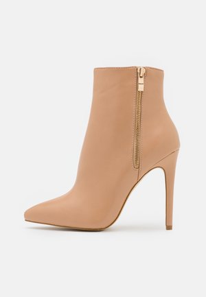 Bottines à talons hauts - beige