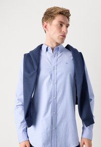Scotch & Soda SEASONAL CORE SOLID REGULAR FIT SHIRT - Camisa - blue bonnet