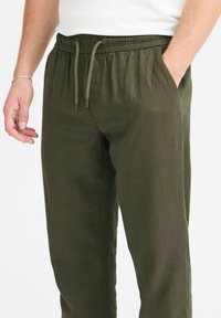 Blend BHBILLY  LINEN MIX - Broek - olive night