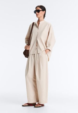 OYSHO, Bluza s gumbima - sand