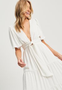 TUSSAH ARIELLE MIDI - Dnevna haljina - white