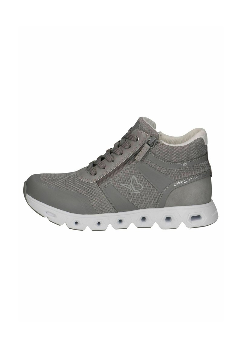 Scarpa atletica grigia realizzata in materiali mesh e pelle, con suola bianca, chiusura a lacci e cerniera, dotata di un logo a farfalla sul lato.