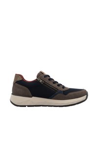 Baskets pour hommes avec un dessus en mesh bleu marine et des accents en suède marron. Dotées d'une fermeture éclair sur le côté, d'une semelle beige et de lacets foncés. Détail de surface texturé.