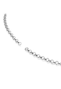 Collar de cadena de plata que presenta segmentos circulares enlazados, textura suave y un acabado pulido con un pequeño broche en un extremo.