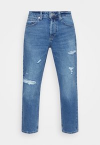 Niebieskie dżinsy z denimu o regularnym kroju, z zapięciem na guzik i suwak, szlufkami na pasek oraz przetarciami na obu nogawkach.