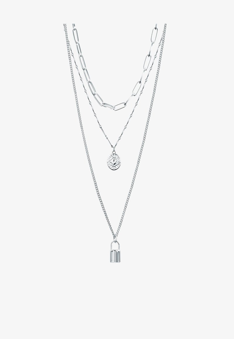 Sølvlagde halskæder med en låsependant, en øjeformet charme og varierede kædestilarter: kæde, tynd og tekstureret.