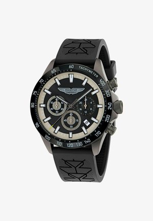 Chronograph-Uhr mit schwarzem Gummiband und strukturierten Akzenten. Verfügt über ein schwarzes Zifferblatt, silberne Stundenmarkierungen, drei Hilfszifferblätter und eine Datumsanzeige.