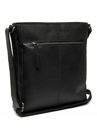 Borsa a spalla in pelle nera con tasca frontale con zip, tracolla removibile e logo in rilievo discreto sulla parte superiore. Texture liscia, design minimal.