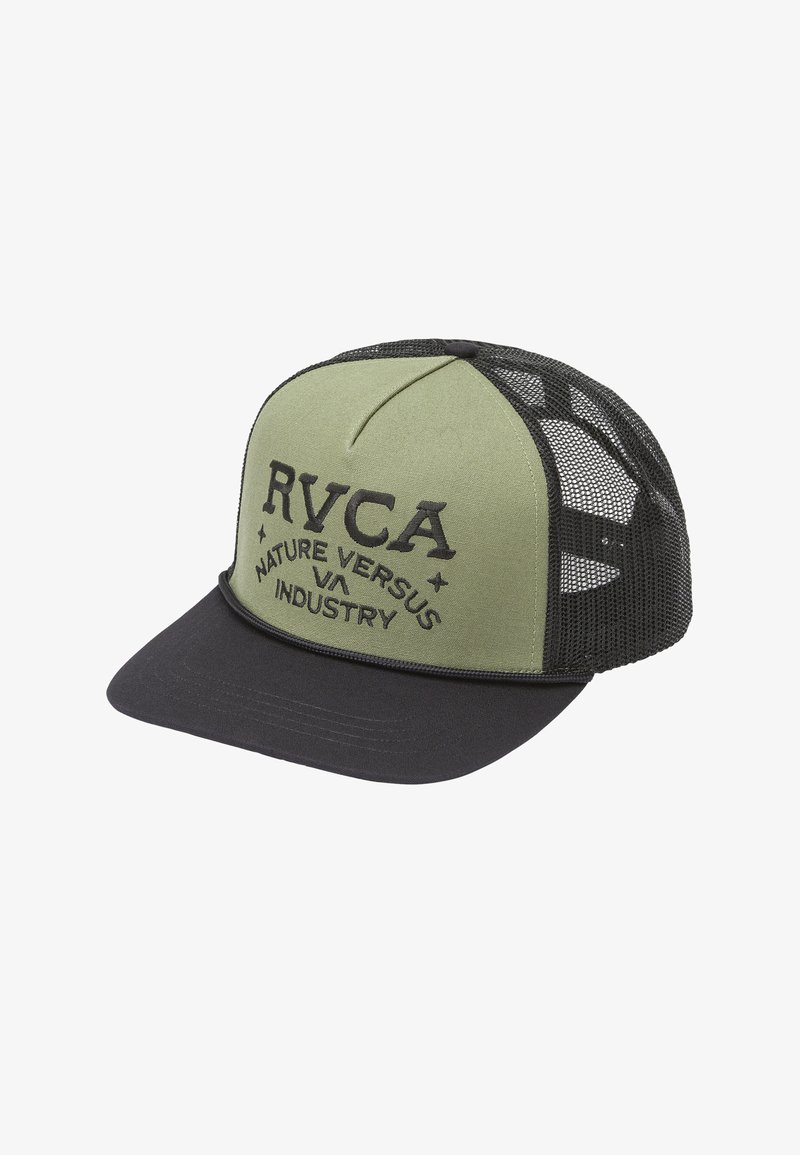 Gorra trucker de malla verde y negra con texto bordado en negro "RVCA NATURE VERSUS INDUSTRY" en el panel frontal.