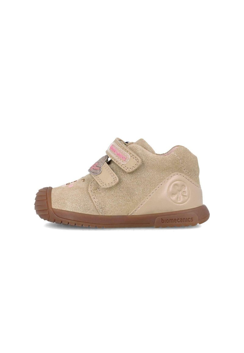 Zapatos de ante beige para niños con dos tiras de Velcro, suela de goma y un pequeño logo en el lateral. Presentan un diseño de bordado floral.
