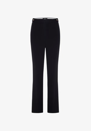 Pantalones negros ajustados, fabricados con una tela suave. Presentan detalles en tono dorado en la parte delantera y un diseño de pierna recta.