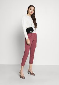 ONLY Petite ONLPOPTRASH EASY - Calças - dark red