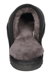 Zwarte instapschoen met een ronde opening, pluche grijze fuzzy binnenvoering en rubberen buitenzool voor grip. Zachte bovenmaterialen van stof.