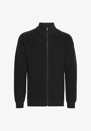 Maglione zip-up nero in maglia con colletto alto, caratterizzato da un motivo testurizzato e polsini a coste. La cerniera si estende verticalmente sulla parte anteriore.