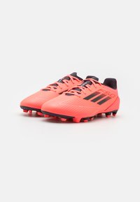adidas Performance F50 CLUB FLEXIBLE GROUND - Chaussures de football pour terrain sec - turbo/aurora black/platin metallic