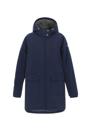 Tumši zilā ūdensizturīgā jakā ar kapuci, ar pelēku vilnas oderi, divām priekšējām kabatām un pogu akcentiem.