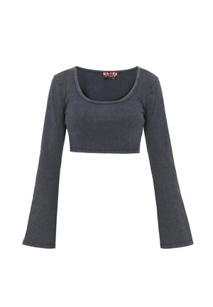 Przycięta koszula węglowo-szara z długimi rękawami, szerokim dekoltem w serek i lekko rozszerzanymi rękawami.