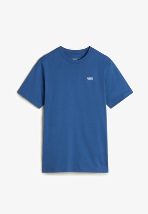 Camiseta de algodón azul con cuello redondo, mangas cortas y un pequeño logotipo blanco de "VANS" en el pecho izquierdo. Textura suave, diseño simple.