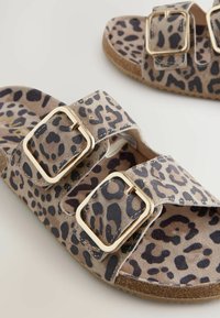 Next REGULAR FIT -BUCKLE - Šľapky - animal