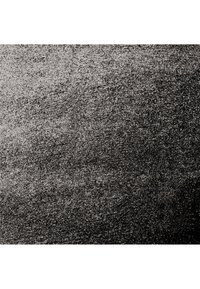 Superficie texturizzata in sfumature gradienti di nero e grigio, caratterizzata da un aspetto ruvido e granuloso con sottili accenti scintillanti.