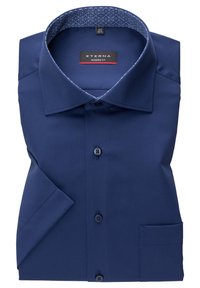 Marineblauw ETERNA modern fit shirt met een gestreepte binnenkraag, enkele borstzak en knoopsluiting aan de voorkant. Soepele textuur, geen zichtbare kreukels.