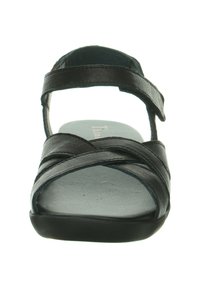 Schwarze Ledersandale mit überkreuzten Riemen, offenen Zehen und flacher Sohle mit subtiler Textur sowie gepolstertem Fußbett für Komfort.