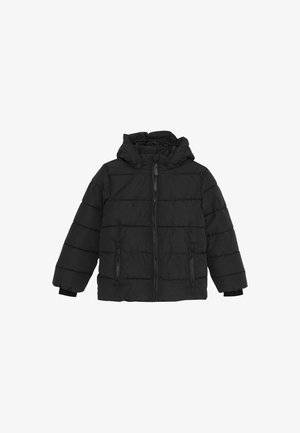 Jachetă puffer neagră cu glugă, cu un design matlasat, fermoar frontal și două buzunare laterale, fabricată dintr-un material moale și izolat.