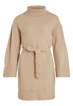 Beige kötött garbóruha hosszú ujjakkal, bordázott mandzsettákkal és szegéllyel, derékon övvel, puha, texturált felülettel.