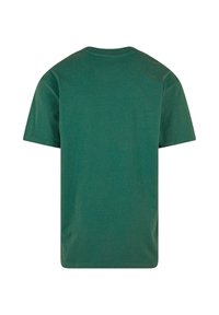 Grøn kortærmet t-shirt lavet af blød, åndbar bomuld. Har en rund hals og en afslappet pasform, med en glat tekstur og ingen synlige mønstre.