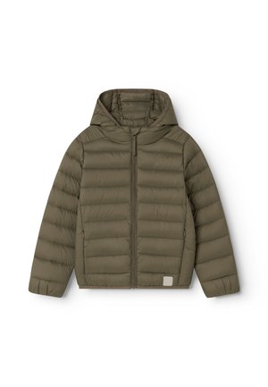 Veste matelassée vert olive avec capuche, manches longues, matelassage horizontal, fermeture éclair frontale et deux poches latérales, présentée à plat sur fond blanc.