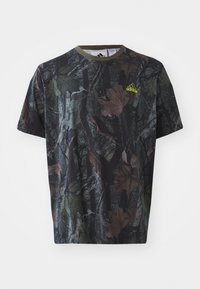 CAMO TEE - Nyomott mintás póló - black