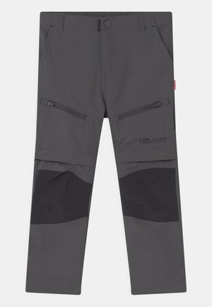 Pantaloni da esterno grigi con pannelli sulle ginocchia cuciti, tasche laterali, chiusure con zip e vita elasticizzata; progettati per durata e comfort.