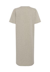 Gai pelēks, īsām piedurknēm t-kreklu kleita ar brīvu piegriezumu, taisnu griezumu un mīkstu, teksturētu audumu. Nav redzamu rakstu vai detaļu.