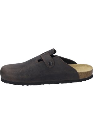 Sabot en cuir brun à enfiler avec une finition texturée, bout rond, une sangle latérale et une semelle en liège. La semelle en caoutchouc offre une bonne adhérence.