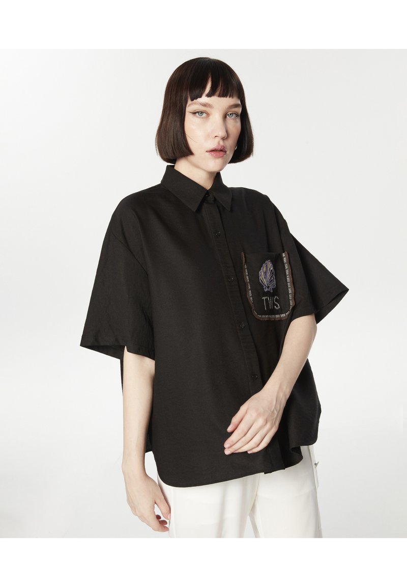 Crinkled Taffeta Button Down SZ M