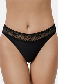 Culotte de bikini noire avec une ceinture en dentelle à motifs floraux, un corps en tissu lisse et un petit détail métallique.