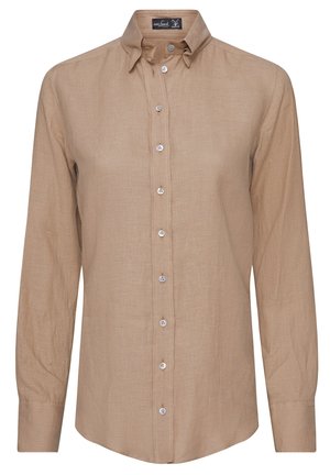 Camisa marrón claro de manga larga con botones delanteros, cuello y puños, hecha de tela texturizada.