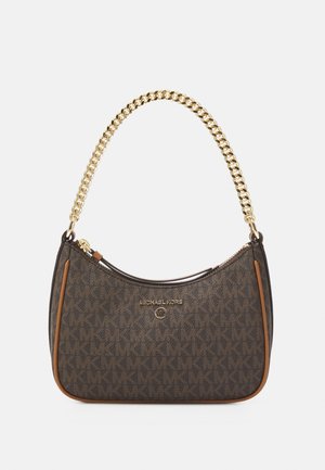 Borsa marrone Michael Kors con stampa monogramma, manico a catena color oro, chiusura con zip e dettagli in tonalità tan.
