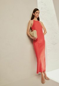 Next REGULAR FIT - Maksikleit - coral pink