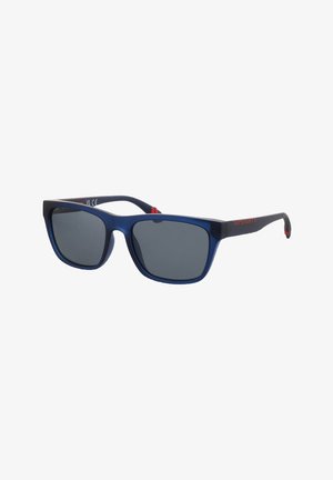 Rechteckige dunkelblaue Sonnenbrille mit schwarzen Gläsern und einem dezenten roten Markenzeichen am Bügel.