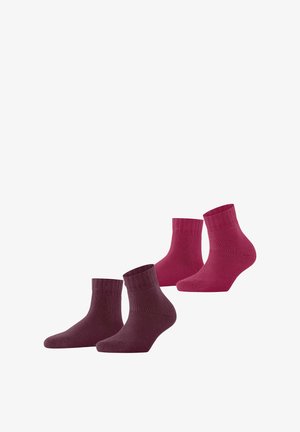 Vier Paar Socken in zwei Farbtönen: zwei dunkelburgunderfarbene und zwei leuchtend rosafarbene. Die Socken verfügen über ein geripptes Bündchen, eine nahtlose Zehenpartie und eine glatte Textur.