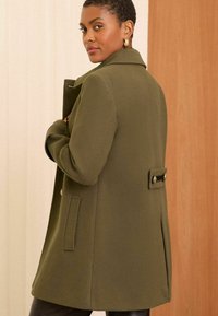 Love & Roses MILITARY - REGULAR FIT - Klasični plašč - khaki green