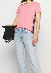 Tommy Hilfiger T-shirts print - pink