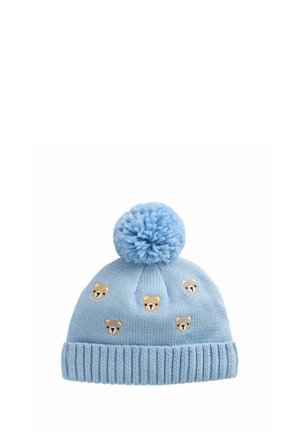 Hellblaue gestrickte Babymütze mit großem Bommel oben und kleinen, um die Krone herum bestickten Teddybärgesichtern.