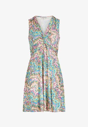 Kleurvolle mouwloze jurk met een wikkeldesign, voorzien van een zigzagpatroon in roze, blauw en groene tinten, gemaakt van een lichtgewicht stof.