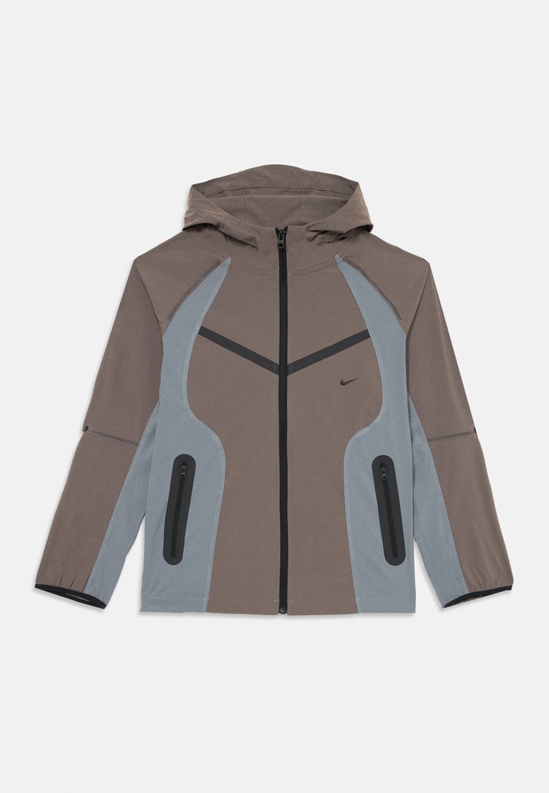 Veste à capuche marron et grise avec fermeture zippée, coutures contrastées et deux poches zippées à l'avant, dotée d'un design sportif et élégant.