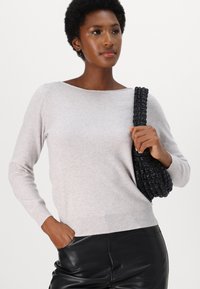 Repeat SWEATER biały